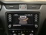 Skoda Octavia Combi 1.5 TSI 150pk DSG Greentech Sport Business Parkeersensoren Stoelverwarming Trekhaak App Connect