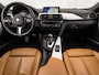 BMW 3-Serie 318i M Sport Automaat (GROOT NAVI, M PAKKET, VIRTUAL COCKIT, COGNAC LEDER, SPORTSTOELEN, STOELVERWARMING, GETINT GLAS, ELEK ACHTERKLEP, NIEUWE APK, NIEUWSTAAT)