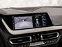 BMW 2-Serie 218i M Sport High Executive Automaat (PANORAMADAK, KUIPSTOELEN, M PAKKET, HARMAN/KARDON, LEDER, STOELVERWARMING, GETINT GLAS, CAMERA, APPLE CARPLAY, NIEUWSTAAT)