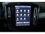 Volvo XC40 B4 Plus Dark | Trekhaak Semi-elektrisch | Adaptieve Cruise Control | Pilot Assist | Verwarmbare voorstoelen | Verwarmbaar stuurwiel | Blind Spot Information System | Verwarmbare voorruit | Parkeercamera | Parkeersensoren voor + achter |