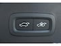Volvo XC40 B4 Plus Dark | Trekhaak Semi-elektrisch | Adaptieve Cruise Control | Pilot Assist | Verwarmbare voorstoelen | Verwarmbaar stuurwiel | Blind Spot Information System | Verwarmbare voorruit | Parkeercamera | Parkeersensoren voor + achter |