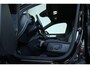 Volvo XC40 B4 Plus Dark | Trekhaak Semi-elektrisch | Adaptieve Cruise Control | Pilot Assist | Verwarmbare voorstoelen | Verwarmbaar stuurwiel | Blind Spot Information System | Verwarmbare voorruit | Parkeercamera | Parkeersensoren voor + achter |