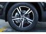 Volvo XC40 B4 Plus Dark | Trekhaak Semi-elektrisch | Adaptieve Cruise Control | Pilot Assist | Verwarmbare voorstoelen | Verwarmbaar stuurwiel | Blind Spot Information System | Verwarmbare voorruit | Parkeercamera | Parkeersensoren voor + achter |
