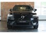 Volvo XC40 B4 Plus Dark | Trekhaak Semi-elektrisch | Adaptieve Cruise Control | Pilot Assist | Verwarmbare voorstoelen | Verwarmbaar stuurwiel | Blind Spot Information System | Verwarmbare voorruit | Parkeercamera | Parkeersensoren voor + achter |
