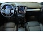 Volvo XC40 B4 Plus Dark | Trekhaak Semi-elektrisch | Adaptieve Cruise Control | Pilot Assist | Verwarmbare voorstoelen | Verwarmbaar stuurwiel | Blind Spot Information System | Verwarmbare voorruit | Parkeercamera | Parkeersensoren voor + achter |