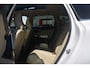 Volvo XC60 2.4 D4 Summum | Navigatie | Leer | Elek stoelen | Memory Stoelen | Panoramadak | Parkeercamera | Parkeersensoren | zeer compleet dealeronderhouden 2.4 5 cilinder laatste beurt bij 130000km km wit metallic stoelverwarming camera trekhaak panorama dak