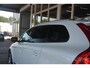 Volvo XC60 2.4 D4 Summum | Navigatie | Leer | Elek stoelen | Memory Stoelen | Panoramadak | Parkeercamera | Parkeersensoren | zeer compleet dealeronderhouden 2.4 5 cilinder laatste beurt bij 130000km km wit metallic stoelverwarming camera trekhaak panorama dak