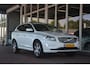 Volvo XC60 2.4 D4 Summum | Navigatie | Leer | Elek stoelen | Memory Stoelen | Panoramadak | Parkeercamera | Parkeersensoren | zeer compleet dealeronderhouden 2.4 5 cilinder laatste beurt bij 130000km km wit metallic stoelverwarming camera trekhaak panorama dak