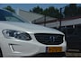 Volvo XC60 2.4 D4 Summum | Navigatie | Leer | Elek stoelen | Memory Stoelen | Panoramadak | Parkeercamera | Parkeersensoren | zeer compleet dealeronderhouden 2.4 5 cilinder laatste beurt bij 130000km km wit metallic stoelverwarming camera trekhaak panorama dak