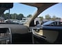 Volvo XC60 2.4 D4 Summum | Navigatie | Leer | Elek stoelen | Memory Stoelen | Panoramadak | Parkeercamera | Parkeersensoren | zeer compleet dealeronderhouden 2.4 5 cilinder laatste beurt bij 130000km km wit metallic stoelverwarming camera trekhaak panorama dak