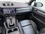 Porsche Cayenne 3.0 E-Hybrid Platinum Edition VAN: 77.900,- VOOR: 72.440,- UW WKVOORDEEL: 5.460,- | MEM. SEATS | Luchtvering | pano | stoelverwarming + verkoeling | 360 camera | Bose | sportchrono | mega knappe auto! | incl 12 mnd Bovag garantie |