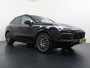 Porsche Cayenne 3.0 E-Hybrid Platinum Edition VAN: 77.900,- VOOR: 72.440,- UW WKVOORDEEL: 5.460,- | MEM. SEATS | Luchtvering | pano | stoelverwarming + verkoeling | 360 camera | Bose | sportchrono | mega knappe auto! | incl 12 mnd Bovag garantie |