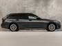 BMW 3-Serie Touring 320e High Executive 204Pk Automaat (APPLE CARPLAY, DEALER ONDERHOUDEN, GROOT NAVI, CAMERA, LEDER, SPORTSTOELEN, GETINT GLAS, ELEK ACHTERKLEP, NIEUWSTAAT)