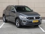 Volkswagen T-Roc 1.5 TSI Sport R-Line 150PK DSG | Navigatie | Panoramadak | Trekhaak | Winterpakket | 18 " Sebring | Keyless