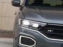 Volkswagen T-Roc 1.5 TSI Sport R-Line 150PK DSG | Navigatie | Panoramadak | Trekhaak | Winterpakket | 18 " Sebring | Keyless