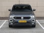 Volkswagen T-Roc 1.5 TSI Sport R-Line 150PK DSG | Navigatie | Panoramadak | Trekhaak | Winterpakket | 18 " Sebring | Keyless