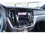 Volvo V60 2.0 T8 Recharge AWD R-Design | Schuif/kanteldak | Trekhaak | Harman Kardon | Adaptieve cruise control | Head-Up Display | BLIS | Standkachel | DAB | Apple Carplay|