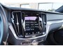 Volvo V60 2.0 T8 Recharge AWD R-Design | Schuif/kanteldak | Trekhaak | Harman Kardon | Adaptieve cruise control | Head-Up Display | BLIS | Standkachel | DAB | Apple Carplay|