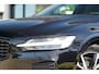 Volvo V60 2.0 T8 Recharge AWD R-Design | Schuif/kanteldak | Trekhaak | Harman Kardon | Adaptieve cruise control | Head-Up Display | BLIS | Standkachel | DAB | Apple Carplay|