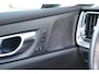 Volvo V60 2.0 T8 Recharge AWD R-Design | Schuif/kanteldak | Trekhaak | Harman Kardon | Adaptieve cruise control | Head-Up Display | BLIS | Standkachel | DAB | Apple Carplay|
