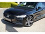 Volvo V60 2.0 T8 Recharge AWD R-Design | Schuif/kanteldak | Trekhaak | Harman Kardon | Adaptieve cruise control | Head-Up Display | BLIS | Standkachel | DAB | Apple Carplay|