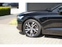 Volvo V60 2.0 T8 Recharge AWD R-Design | Schuif/kanteldak | Trekhaak | Harman Kardon | Adaptieve cruise control | Head-Up Display | BLIS | Standkachel | DAB | Apple Carplay|