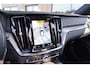 Volvo V60 2.0 T8 Recharge AWD R-Design | Schuif/kanteldak | Trekhaak | Harman Kardon | Adaptieve cruise control | Head-Up Display | BLIS | Standkachel | DAB | Apple Carplay|