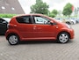 Toyota Aygo 1.0 VVT-i Comfort Orange | Airco | Bluetooth | Zuinig | 5-Deurs | Metallic lak | LM-Velgen | Getint glas |