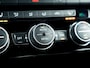 Volkswagen T-Roc 1.5 TSI Sport | Trekhaak | Black Optic | Origineel NL | 2e Eigenaar | Stoelverwarming | Camera | Adaptieve Cruise Control | Climate Control | LED Koplampen | Parkeersensoren | Parelmoer Lak |