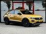 Volkswagen T-Roc 1.5 TSI Sport | Trekhaak | Black Optic | Origineel NL | 2e Eigenaar | Stoelverwarming | Camera | Adaptieve Cruise Control | Climate Control | LED Koplampen | Parkeersensoren | Parelmoer Lak |