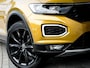 Volkswagen T-Roc 1.5 TSI Sport | Trekhaak | Black Optic | Origineel NL | 2e Eigenaar | Stoelverwarming | Camera | Adaptieve Cruise Control | Climate Control | LED Koplampen | Parkeersensoren | Parelmoer Lak |
