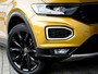 Volkswagen T-Roc 1.5 TSI Sport | Trekhaak | Black Optic | Origineel NL | 2e Eigenaar | Stoelverwarming | Camera | Adaptieve Cruise Control | Climate Control | LED Koplampen | Parkeersensoren | Parelmoer Lak |