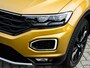Volkswagen T-Roc 1.5 TSI Sport | Trekhaak | Black Optic | Origineel NL | 2e Eigenaar | Stoelverwarming | Camera | Adaptieve Cruise Control | Climate Control | LED Koplampen | Parkeersensoren | Parelmoer Lak |