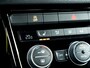 Volkswagen T-Roc 1.5 TSI Sport | Trekhaak | Black Optic | Origineel NL | 2e Eigenaar | Stoelverwarming | Camera | Adaptieve Cruise Control | Climate Control | LED Koplampen | Parkeersensoren | Parelmoer Lak |