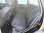 Ford Focus Wagon 1.6-16V Titanium 101 PK. Distributieriem en waterpomp vervangen bij 183.000 KM !!! Zeer fijn rijdende auto !!