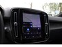 Volvo XC40 Recharge Core | Google Maps navigatie | Trekhaak, semi elektrisch inklapbaar | Verwarmbare voorstoelen | Verwarmbaar stuurwiel | 18-Inch Lichtmetalen velgen met Allweatherbanden | Parkeercamera achter | AppleCarplay | Android Auto