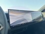 Mazda 6e CX-6e Takumi 78 kWh | EERST LEVERBARE AUTO | Stoelverwarming/Verkoeling | Stuurverwarming | 360* Camera | 50" Infotainment-scherm | Elektrische Achterklep |