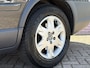 Volvo XC70 2.5 T Kinetic 5 Cilinder | AWD | 1 ste eigenaar | Memory bestuurder stoel | Roofrails| Parkeer sensoren vóór en achter | verwarmde voorstoelen | Climate control | Cruise control | regen Sensor | Trekhaak | Dealer onderhouden |