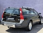 Volvo XC70 2.5 T Kinetic 5 Cilinder | AWD | 1 ste eigenaar | Memory bestuurder stoel | Roofrails| Parkeer sensoren vóór en achter | verwarmde voorstoelen | Climate control | Cruise control | regen Sensor | Trekhaak | Dealer onderhouden |