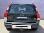 Volvo XC70 2.5 T Kinetic 5 Cilinder | AWD | 1 ste eigenaar | Memory bestuurder stoel | Roofrails| Parkeer sensoren vóór en achter | verwarmde voorstoelen | Climate control | Cruise control | regen Sensor | Trekhaak | Dealer onderhouden |
