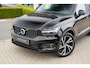 Volvo XC40 2.0 B4 R-Design | Schuif/kanteldak | Harman Kardon | Elektrische voorstoelen | Trekhaak | 360 graden camera | 20 inch | Adaptieve cruise control | BLIS |
