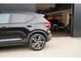 Volvo XC40 2.0 B4 R-Design | Schuif/kanteldak | Harman Kardon | Elektrische voorstoelen | Trekhaak | 360 graden camera | 20 inch | Adaptieve cruise control | BLIS |