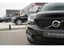 Volvo XC40 2.0 B4 R-Design | Schuif/kanteldak | Harman Kardon | Elektrische voorstoelen | Trekhaak | 360 graden camera | 20 inch | Adaptieve cruise control | BLIS |