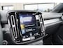 Volvo XC40 2.0 B4 R-Design | Schuif/kanteldak | Harman Kardon | Elektrische voorstoelen | Trekhaak | 360 graden camera | 20 inch | Adaptieve cruise control | BLIS |