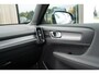 Volvo XC40 2.0 B4 R-Design | Schuif/kanteldak | Harman Kardon | Elektrische voorstoelen | Trekhaak | 360 graden camera | 20 inch | Adaptieve cruise control | BLIS |