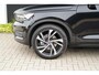 Volvo XC40 2.0 B4 R-Design | Schuif/kanteldak | Harman Kardon | Elektrische voorstoelen | Trekhaak | 360 graden camera | 20 inch | Adaptieve cruise control | BLIS |