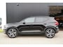 Volvo XC40 2.0 B4 R-Design | Schuif/kanteldak | Harman Kardon | Elektrische voorstoelen | Trekhaak | 360 graden camera | 20 inch | Adaptieve cruise control | BLIS |