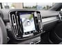 Volvo XC40 2.0 B4 R-Design | Schuif/kanteldak | Harman Kardon | Elektrische voorstoelen | Trekhaak | 360 graden camera | 20 inch | Adaptieve cruise control | BLIS |