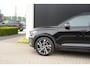Volvo XC40 2.0 B4 R-Design | Schuif/kanteldak | Harman Kardon | Elektrische voorstoelen | Trekhaak | 360 graden camera | 20 inch | Adaptieve cruise control | BLIS |