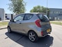 Kia Picanto 1.0i CVVT Airco 70 PK. Zuinige,betrouwbare en onverwoestbare auto !!! Alle keuringen toegestaan en rijdt helemaal nieuw !! Tweede eigenaar !
